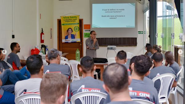 Turma em evento tecnico do Grupo Inovares